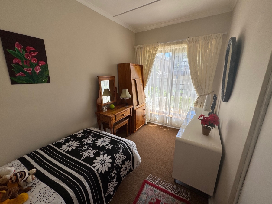 4 Bedroom Property for Sale in Denver Park Western Cape